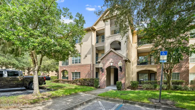 $170,000 | 7800 Point Meadows Drive, Unit 818, Jacksonville, FL 32256