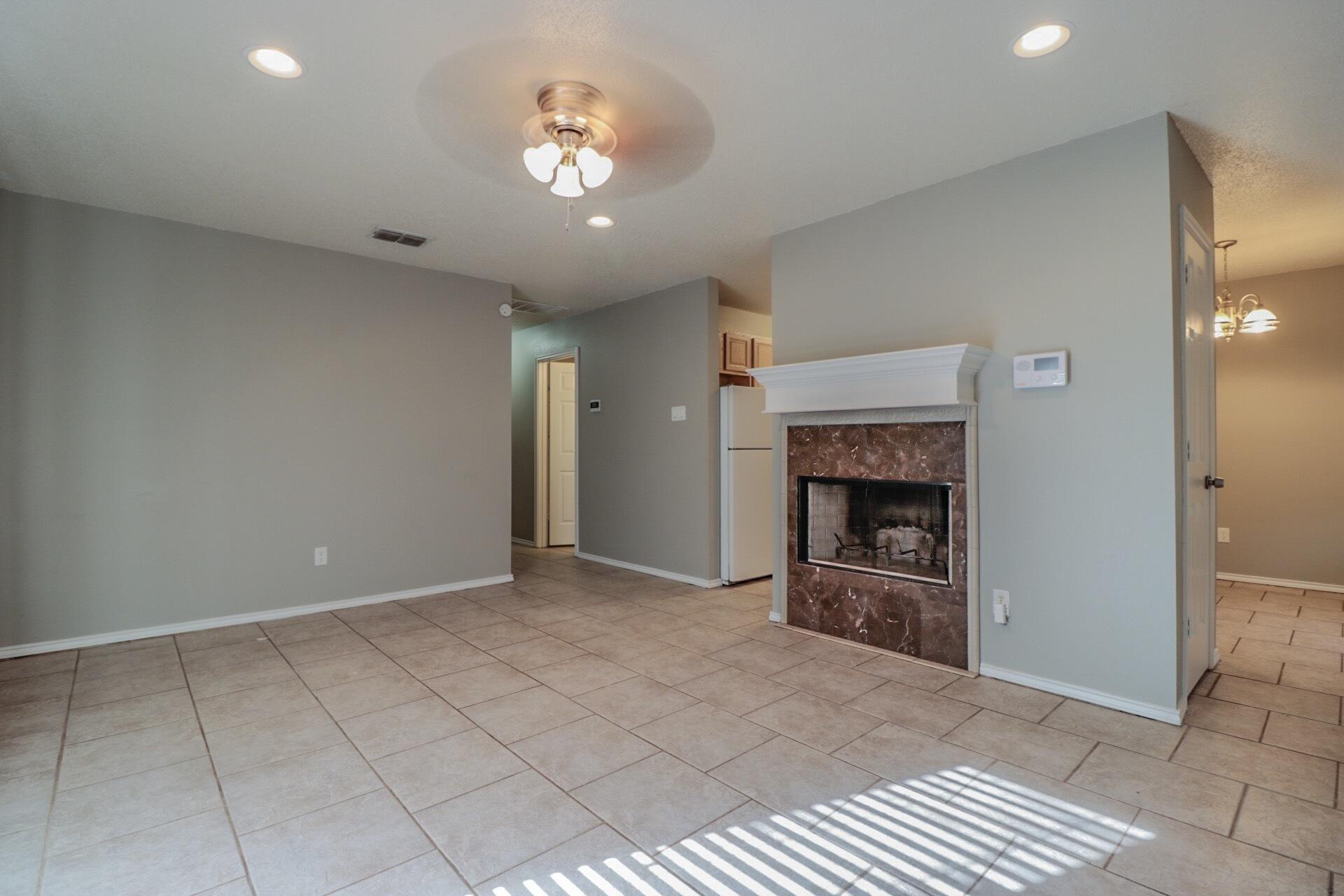 2401 87th Street, Unit B Lubbock, TX 79423 - Photo 3 of 11 original (30)