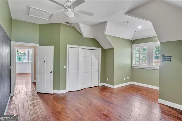 a view of an entryway with a workspace