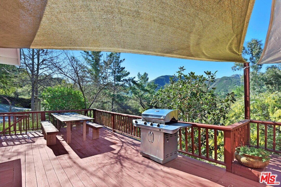 21838 Encina Road Topanga, CA 90290 - Photo 3 of 42 Gallery Image 3