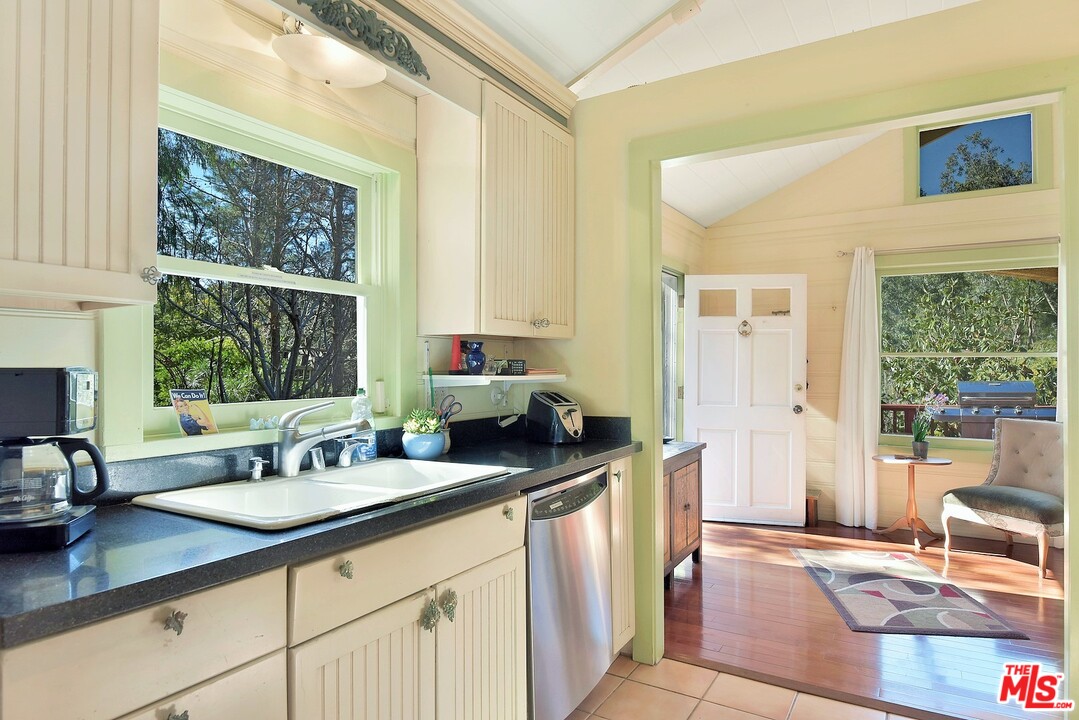 21838 Encina Road Topanga, CA 90290 - Photo 22 of 42 Gallery Image 22