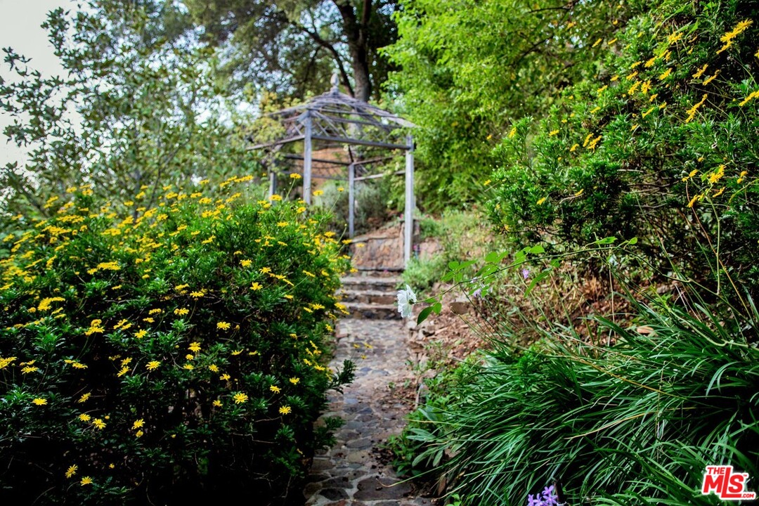 21838 Encina Road Topanga, CA 90290 - Photo 40 of 42 Gallery Image 40