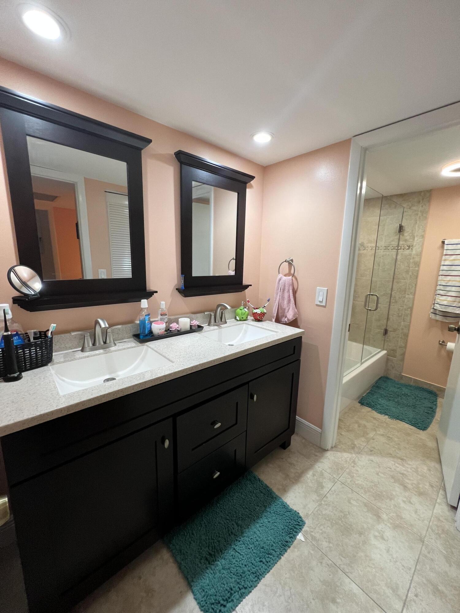 411 Arabian Road Palm Springs, FL 33461 - Photo 13 of 29 2nd bathroom