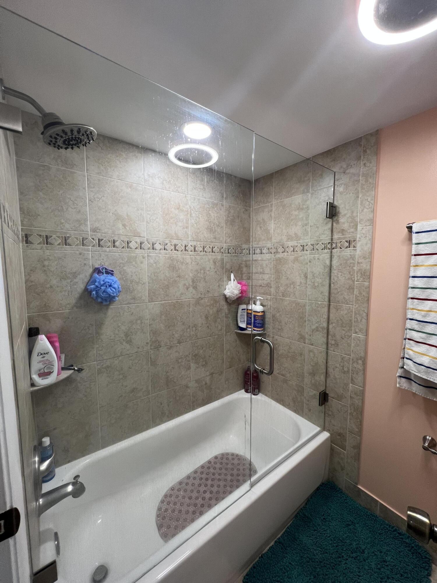 411 Arabian Road Palm Springs, FL 33461 - Photo 14 of 29 2nd bathroom
