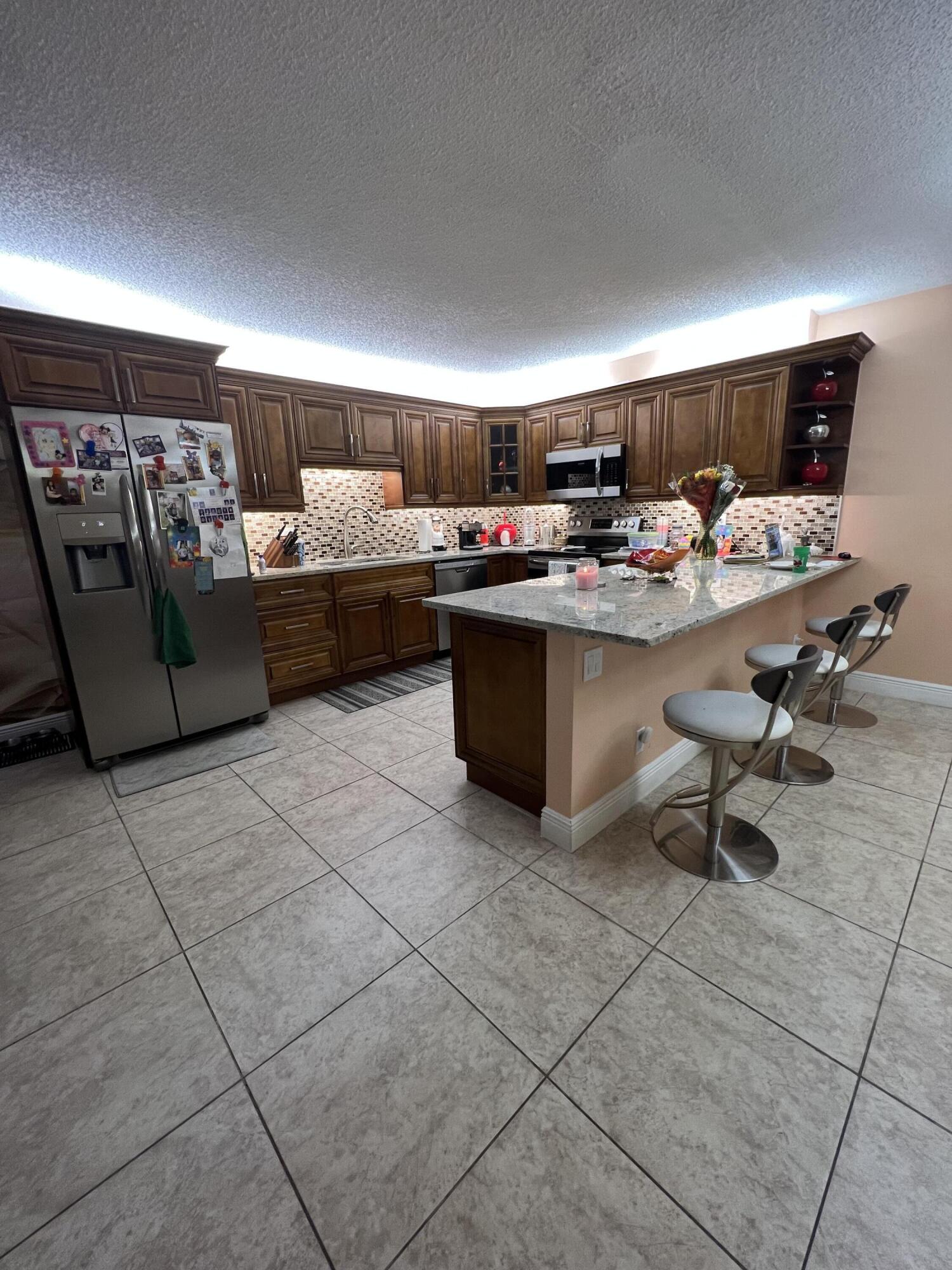 411 Arabian Road Palm Springs, FL 33461 - Photo 20 of 29 Kitchen