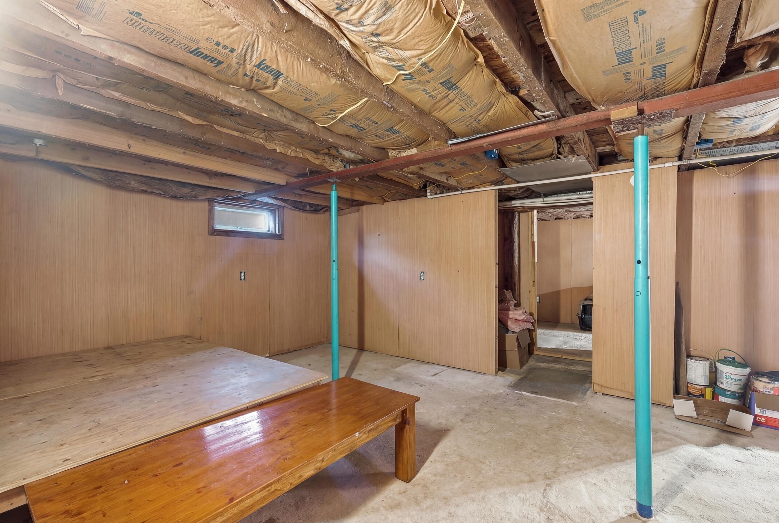 8459 South Maple Island Road Fremont, MI 49412 - Photo 19 of 25 21_3j5a4483_declutter_3ec4a4e9-adf3-4275