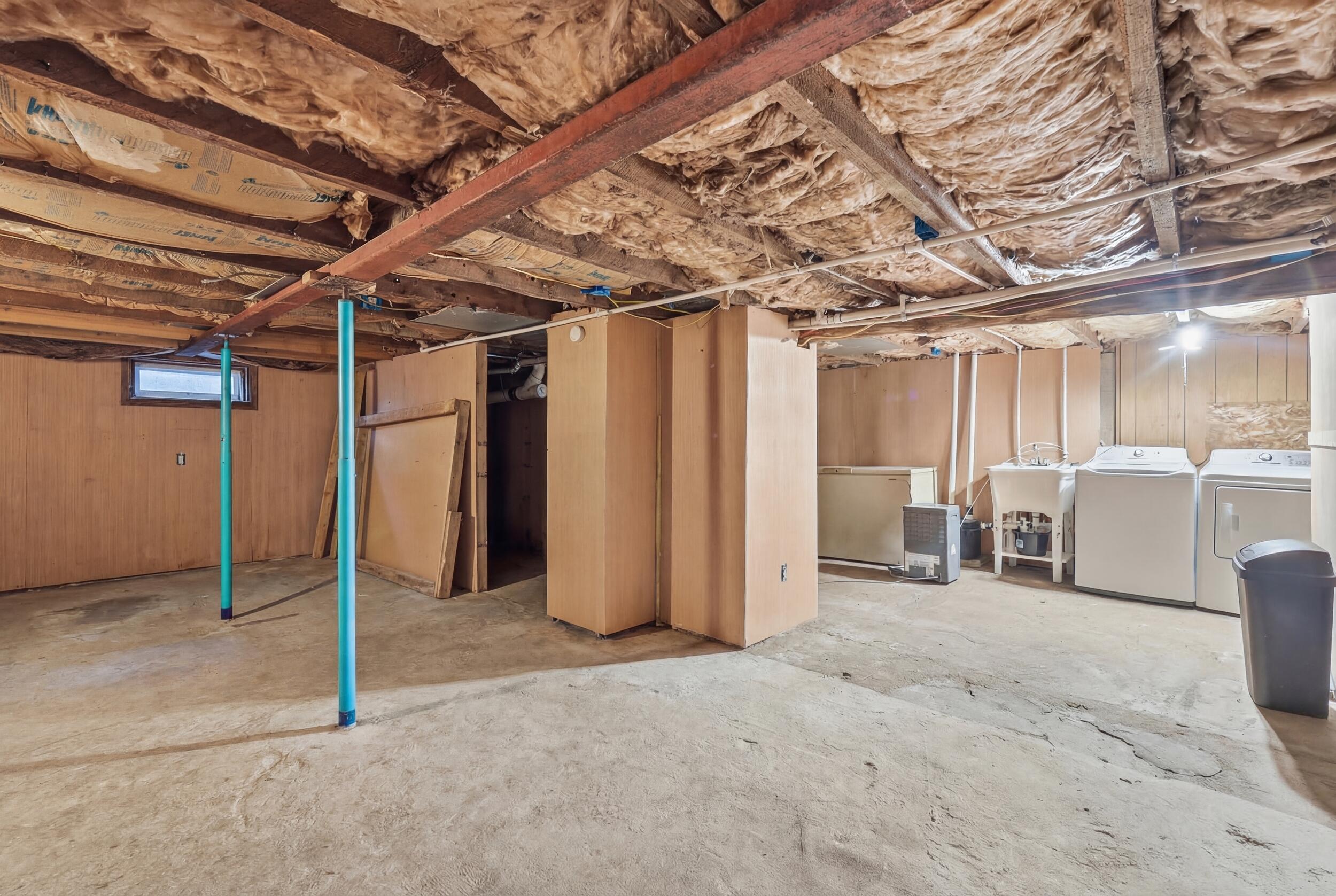 8459 South Maple Island Road Fremont, MI 49412 - Photo 20 of 25 22_3j5a4488_declutter_7aaa2c6a-a0d4-42c4