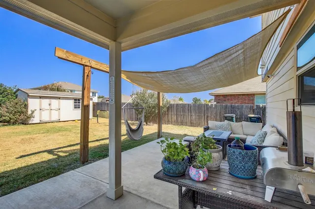a view of a house with backyard and trees