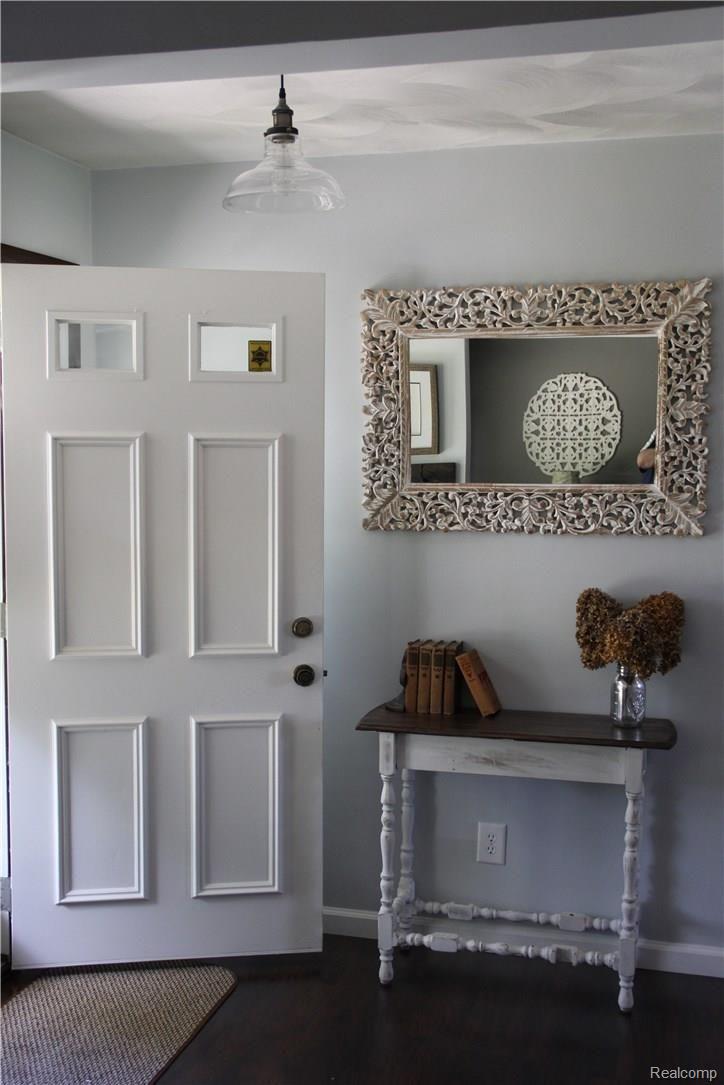 6277 West Allen Road Fowlerville, MI 48836 - Photo 3 of 7 Foyer.JPG