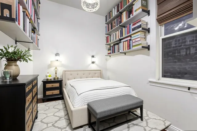 $3,000 | 1413 North Campbell Avenue, Unit 1, Chicago, IL 60622