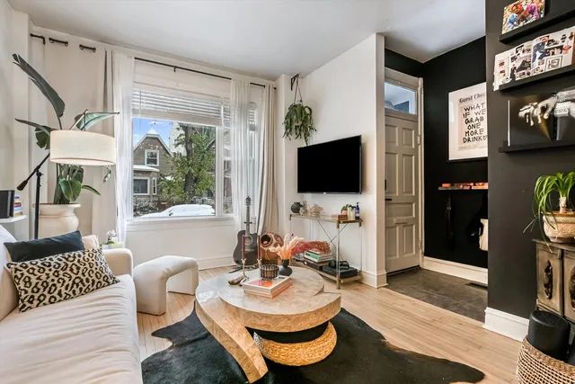 $3,000 | 1413 North Campbell Avenue, Unit 1, Chicago, IL 60622