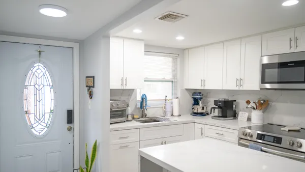 $1,800 | 8285 Sunrise Lakes Boulevard, Unit 110, Sunrise, FL 33322