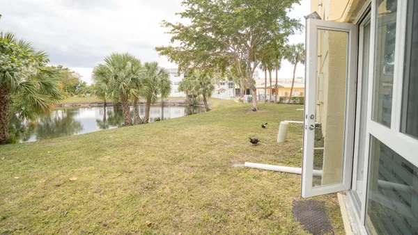 $1,800 | 8285 Sunrise Lakes Boulevard, Unit 110, Sunrise, FL 33322