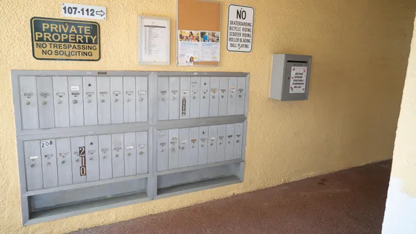 $1,800 | 8285 Sunrise Lakes Boulevard, Unit 110, Sunrise, FL 33322