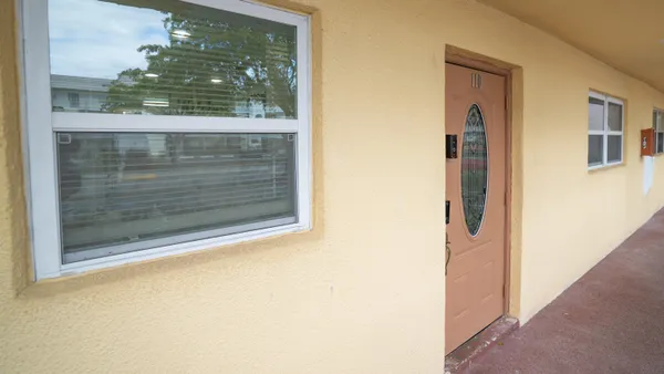 $1,800 | 8285 Sunrise Lakes Boulevard, Unit 110, Sunrise, FL 33322