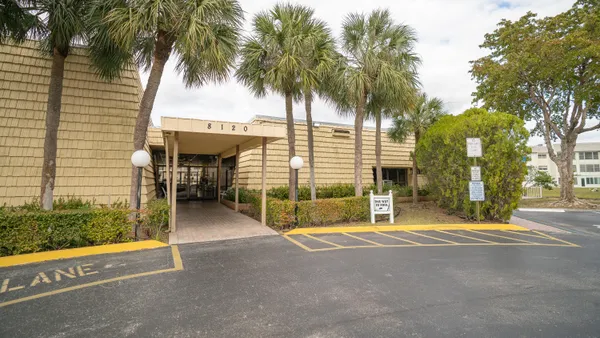 $1,800 | 8285 Sunrise Lakes Boulevard, Unit 110, Sunrise, FL 33322