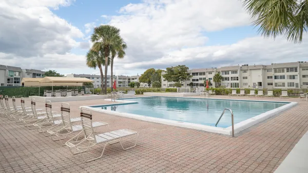 $1,800 | 8285 Sunrise Lakes Boulevard, Unit 110, Sunrise, FL 33322