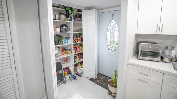 $1,800 | 8285 Sunrise Lakes Boulevard, Unit 110, Sunrise, FL 33322