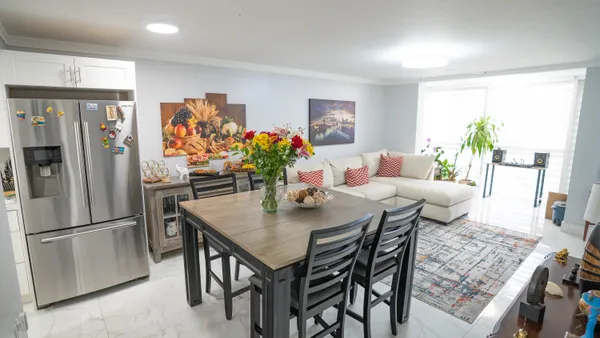 $1,800 | 8285 Sunrise Lakes Boulevard, Unit 110, Sunrise, FL 33322