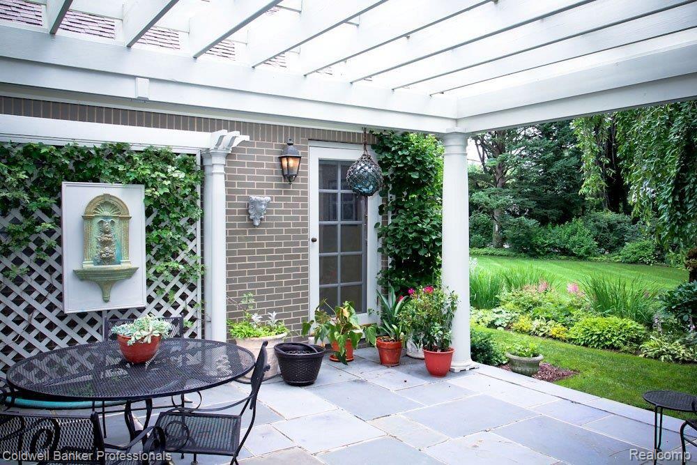 1320 Covington Road Bloomfield Hills, MI 48301 - Photo 22 of 25 IMG_8498.jpg