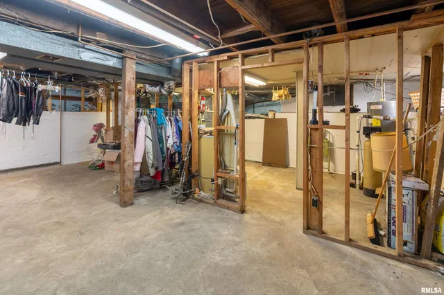 $269,000 | 2305 Weaver Road, Herrin, IL 62948