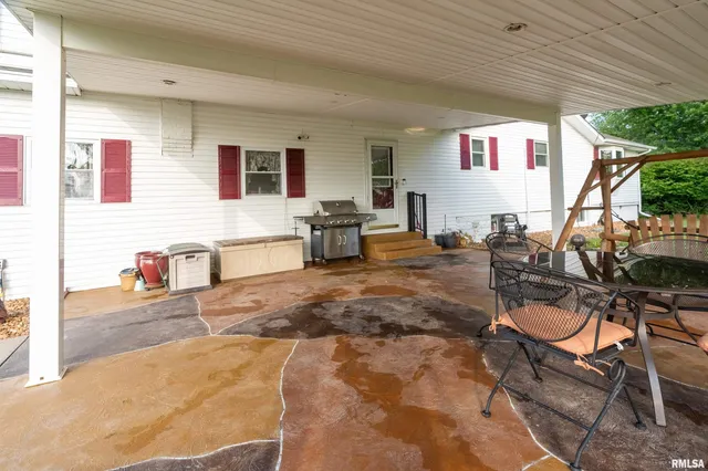 $269,000 | 2305 Weaver Road, Herrin, IL 62948