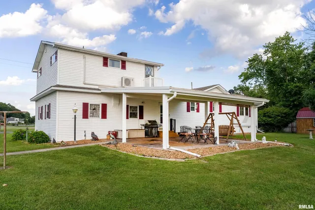 $269,000 | 2305 Weaver Road, Herrin, IL 62948
