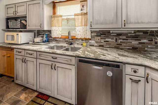 $269,000 | 2305 Weaver Road, Herrin, IL 62948