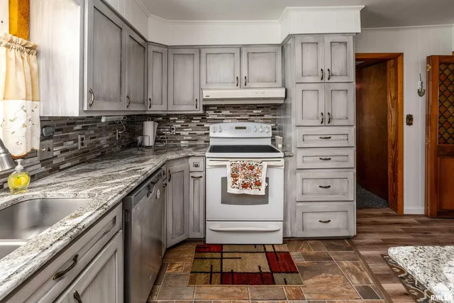 $269,000 | 2305 Weaver Road, Herrin, IL 62948