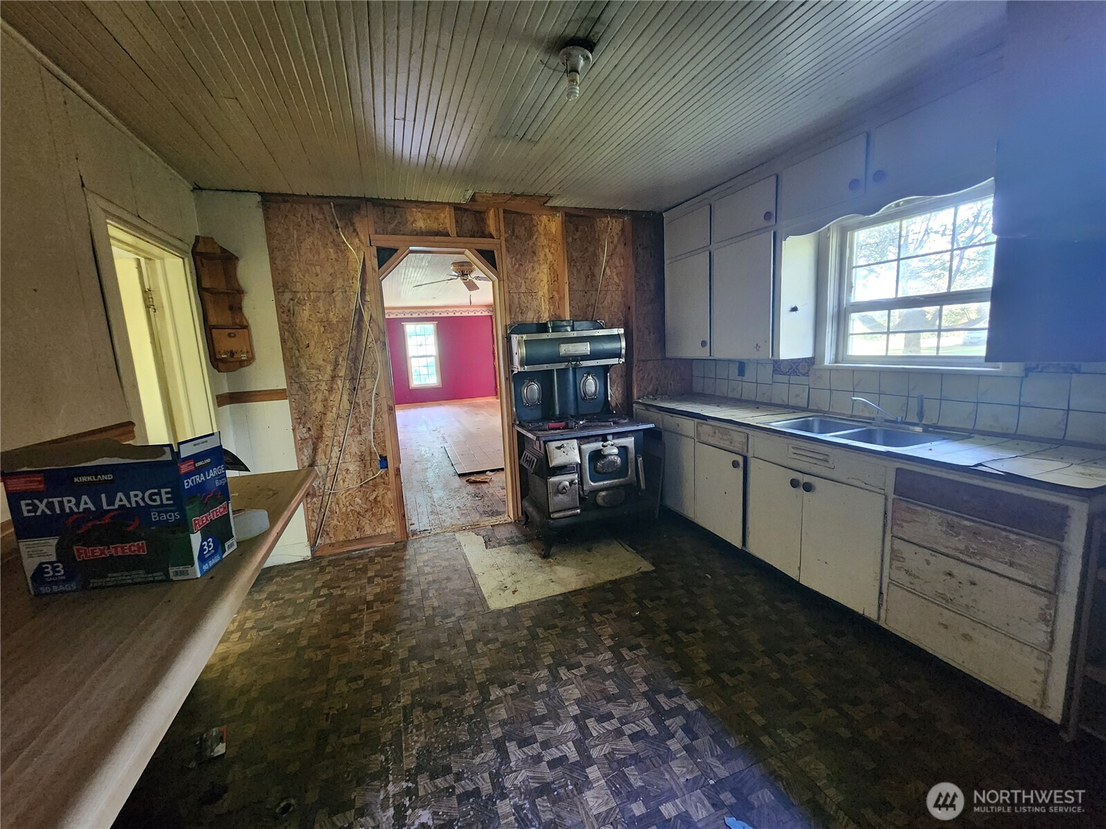 175 Stevens Road Chehalis, WA 98532 - Photo 14 of 20 a kitchen with lots of counter top space