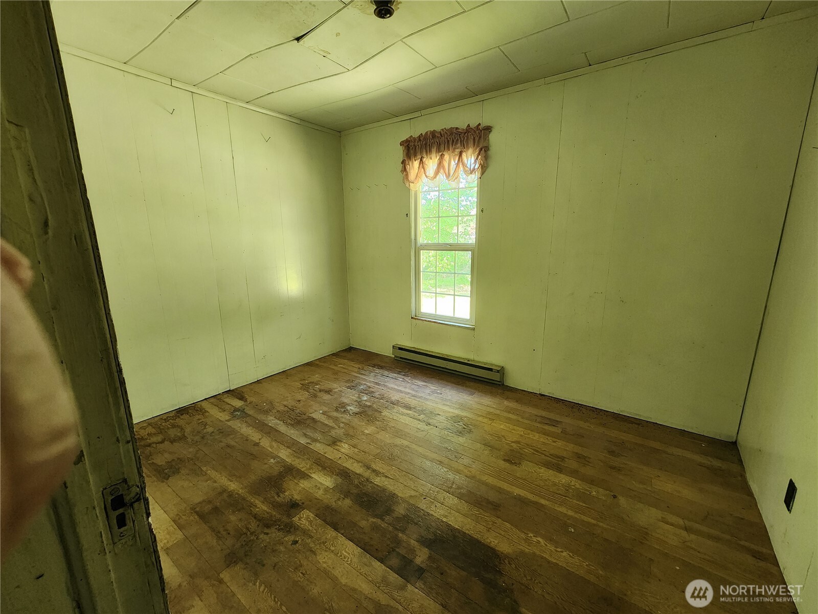175 Stevens Road Chehalis, WA 98532 - Photo 15 of 20 a view of empty room with window