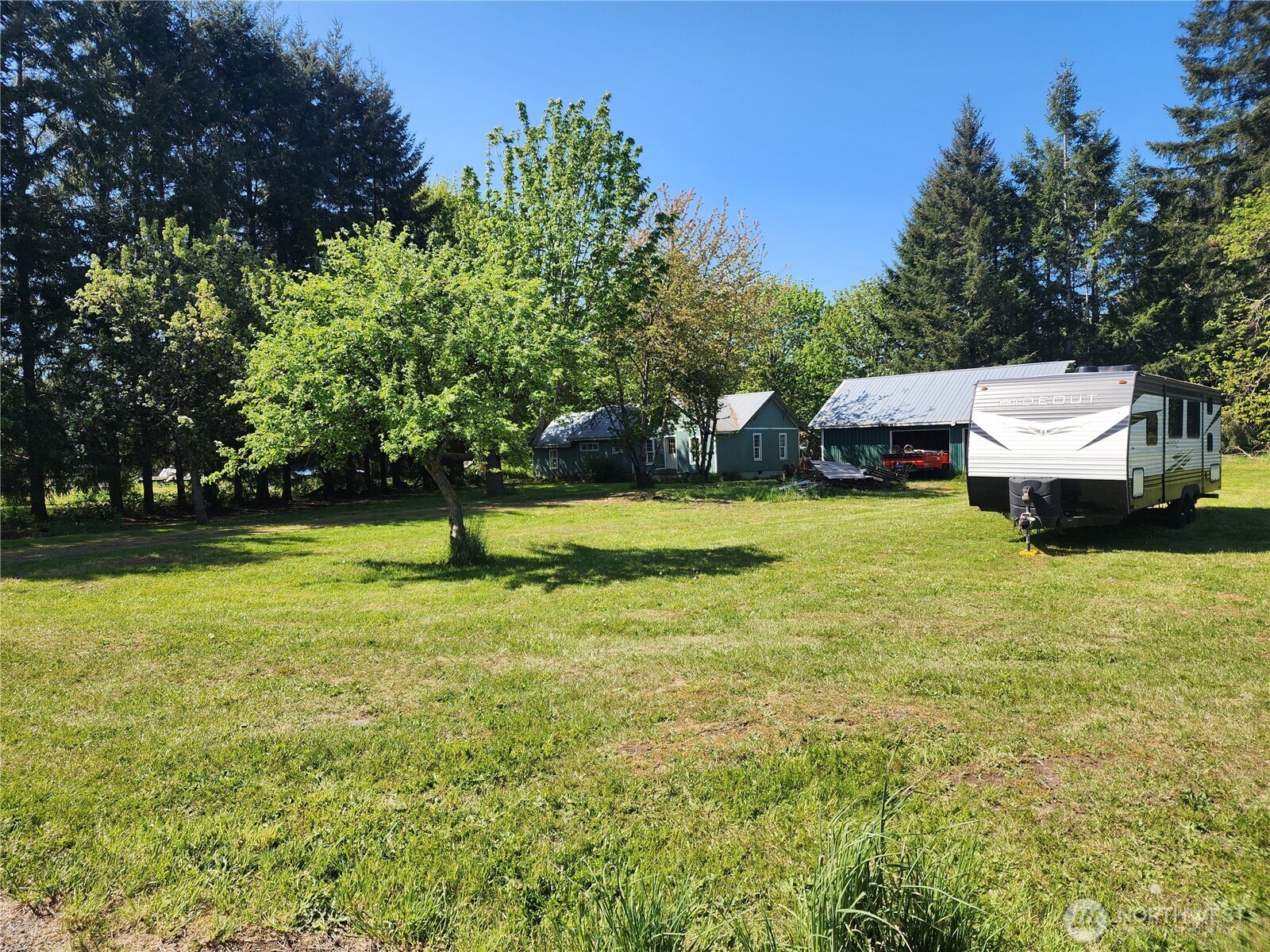 175 Stevens Road Chehalis, WA 98532 - Photo 3 of 20 a view of a swimming pool with lawn chairs and plants