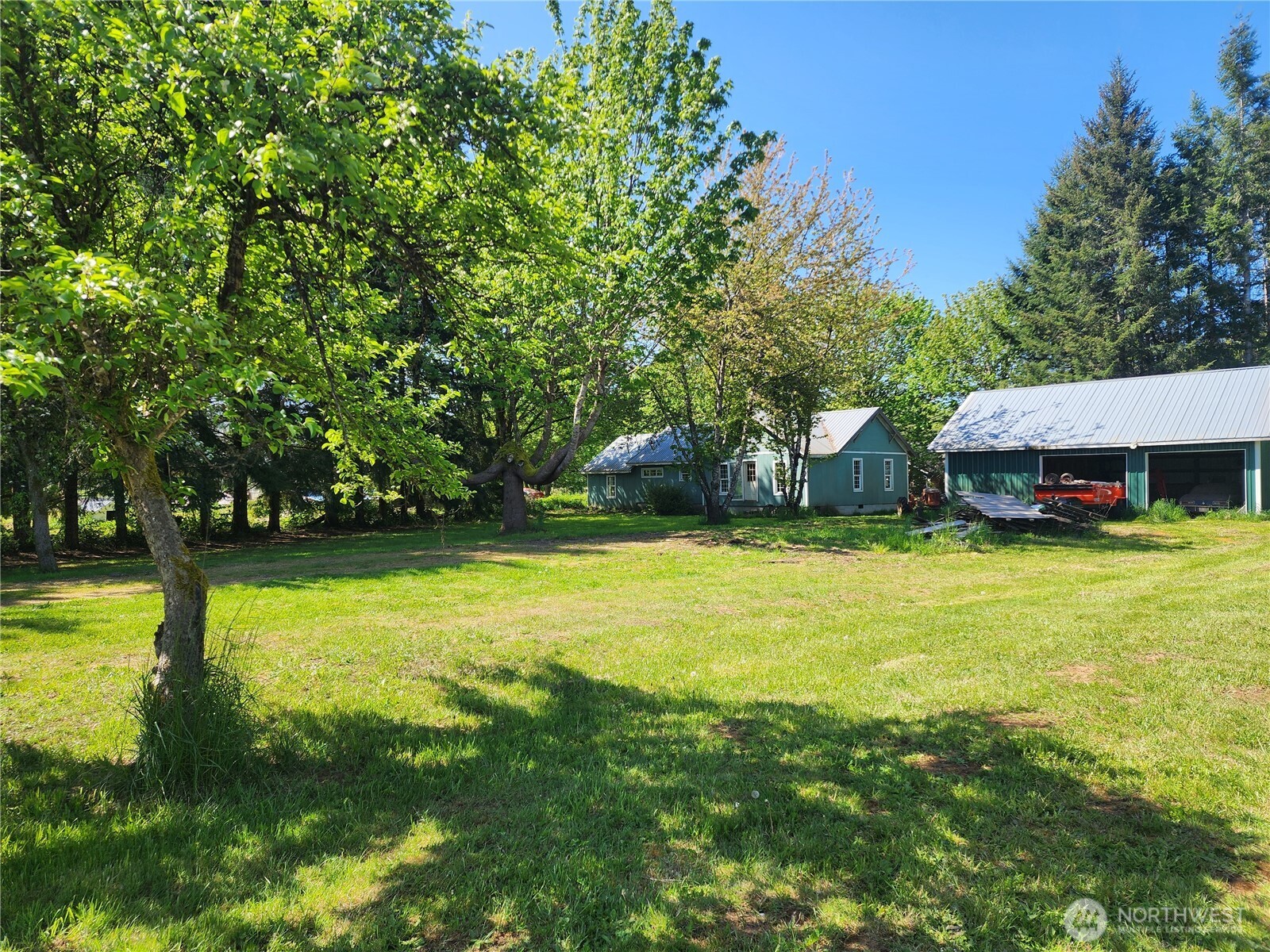 175 Stevens Road Chehalis, WA 98532 - Photo 4 of 20 a view of a swimming pool with lawn chairs and plants