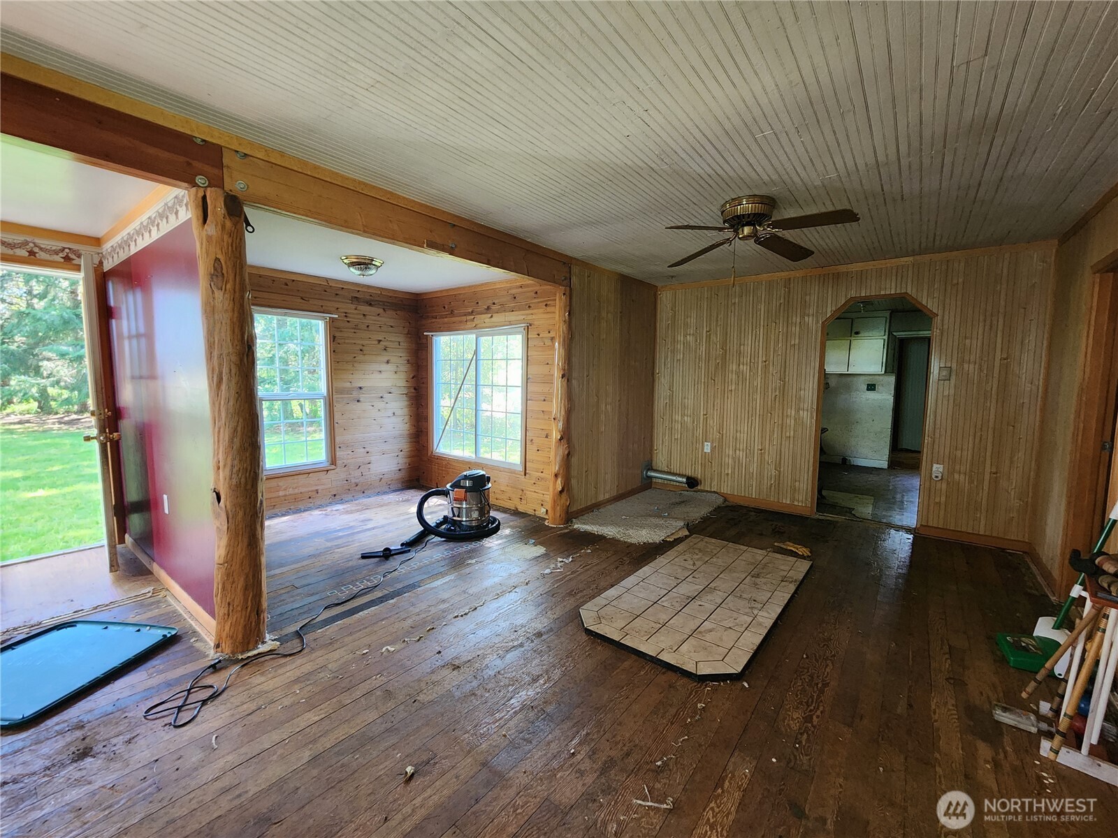 175 Stevens Road Chehalis, WA 98532 - Photo 7 of 20 a living room with furniture and wooden floor