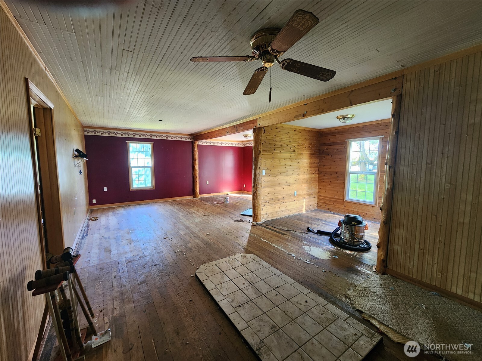 175 Stevens Road Chehalis, WA 98532 - Photo 8 of 20 a bedroom with furniture and a window