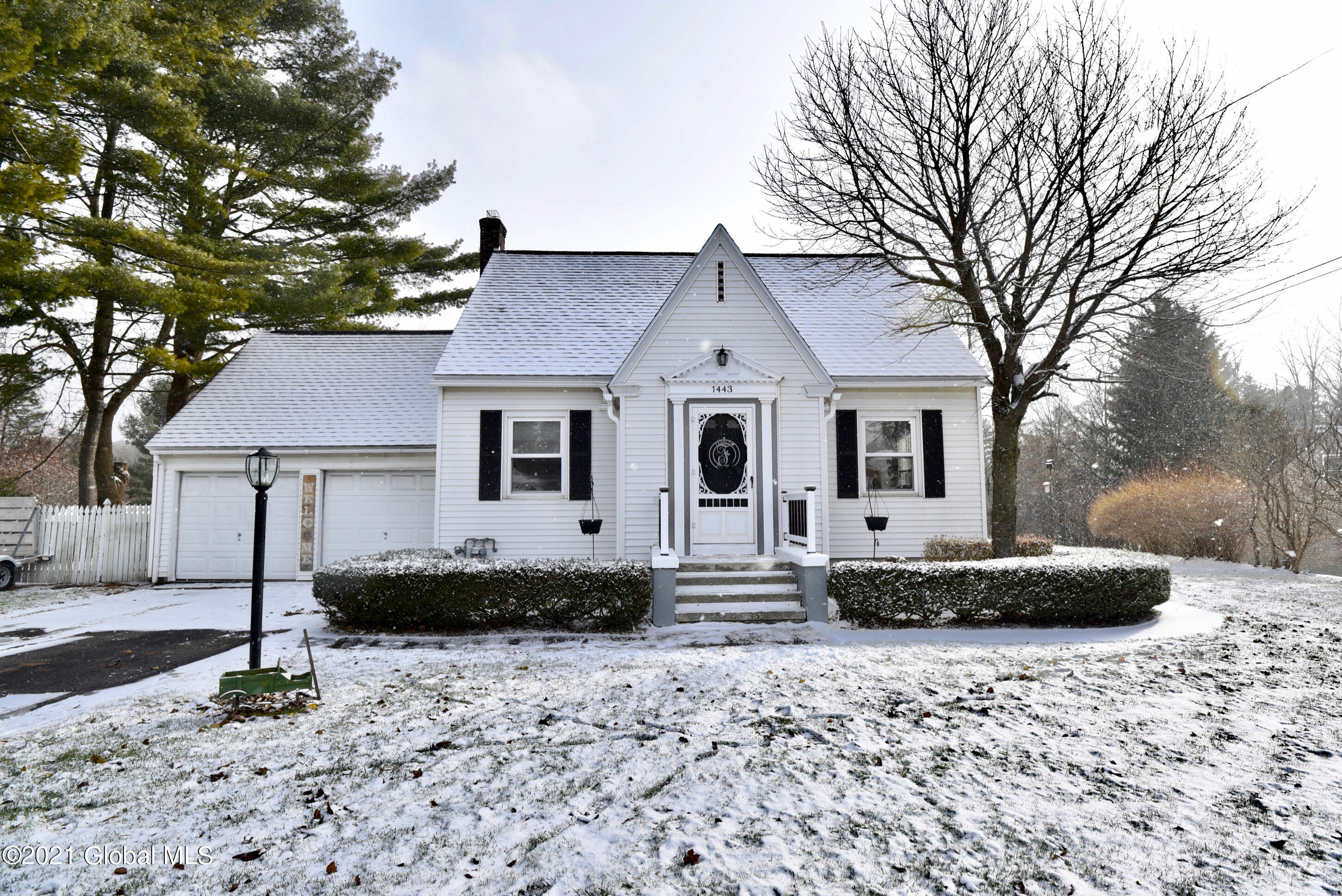 1443 Midline Road Amsterdam, NY 12010 - Photo 1 of 49 1