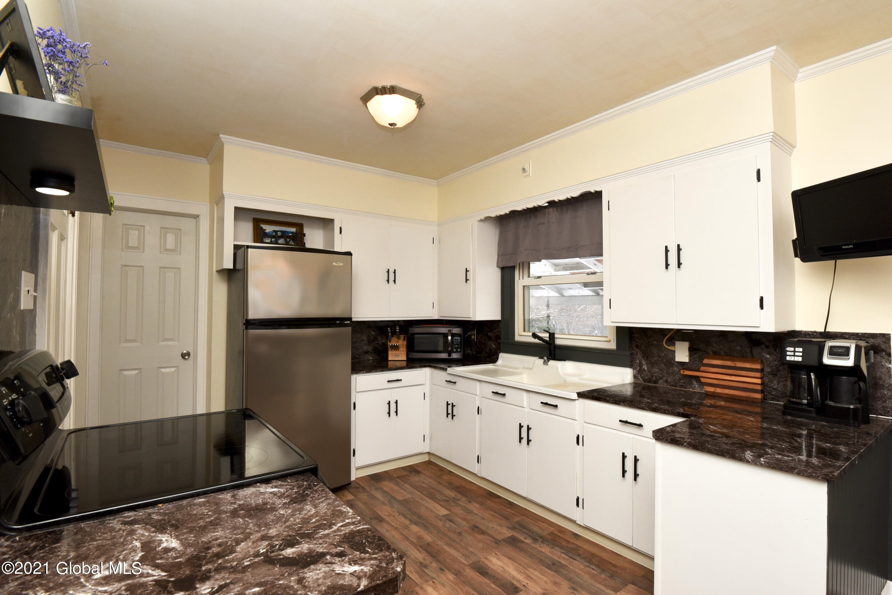 1443 Midline Road Amsterdam, NY 12010 - Photo 13 of 49 13