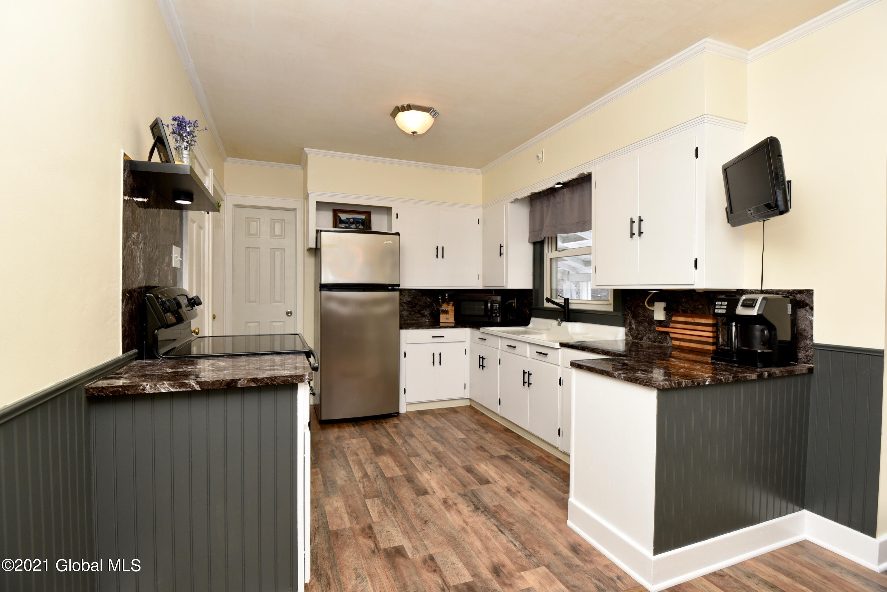 1443 Midline Road Amsterdam, NY 12010 - Photo 14 of 49 14