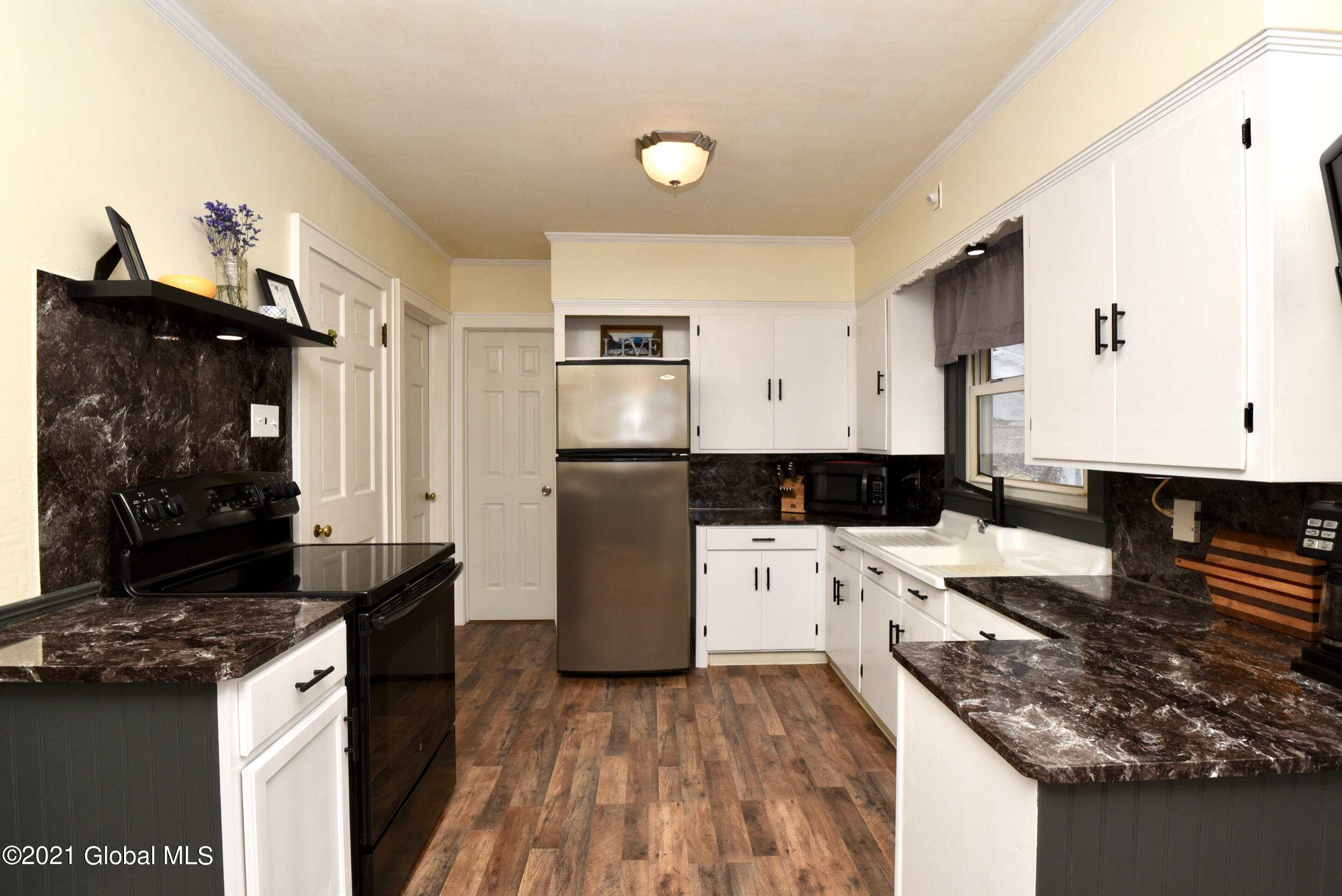 1443 Midline Road Amsterdam, NY 12010 - Photo 15 of 49 15