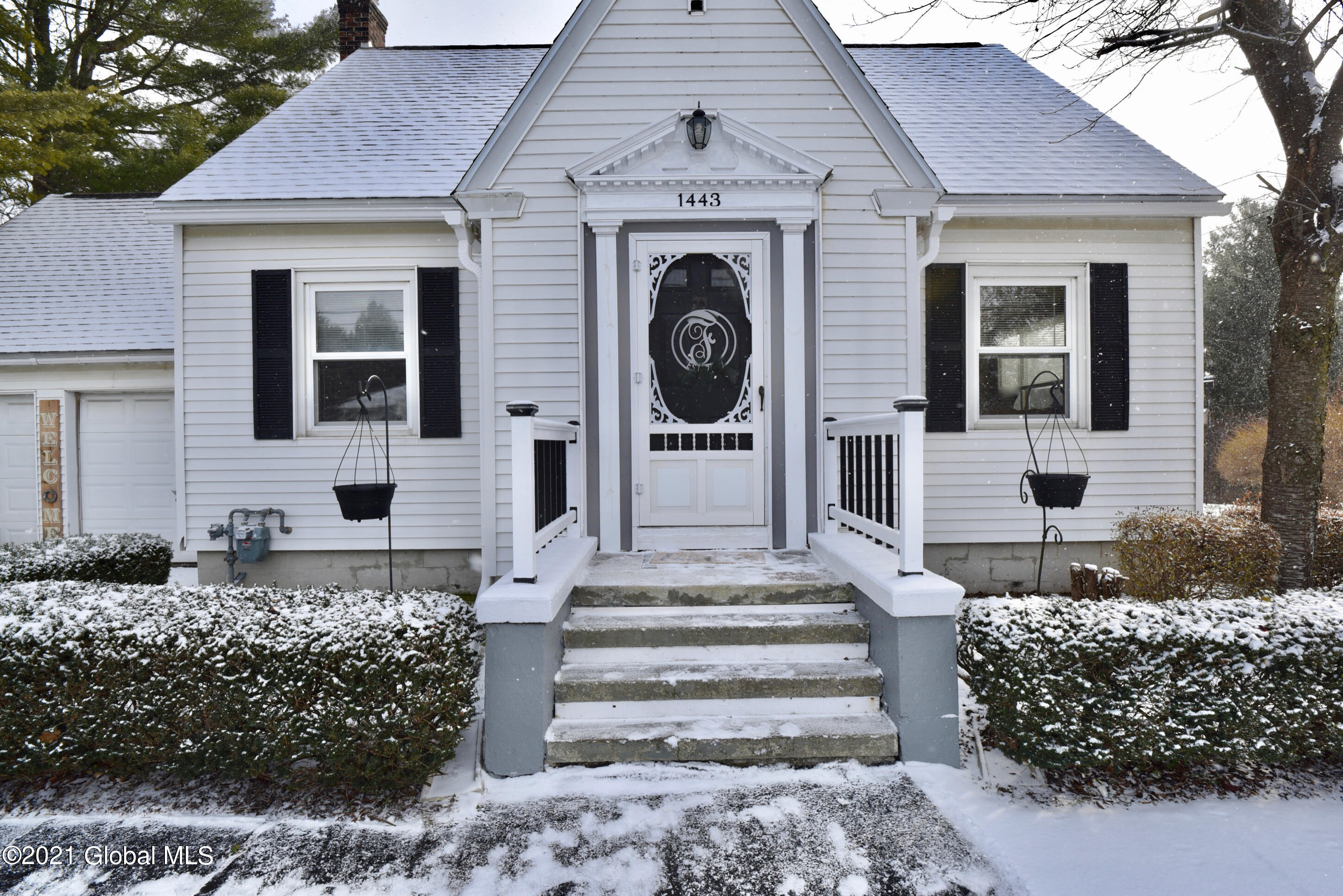 1443 Midline Road Amsterdam, NY 12010 - Photo 3 of 49 4