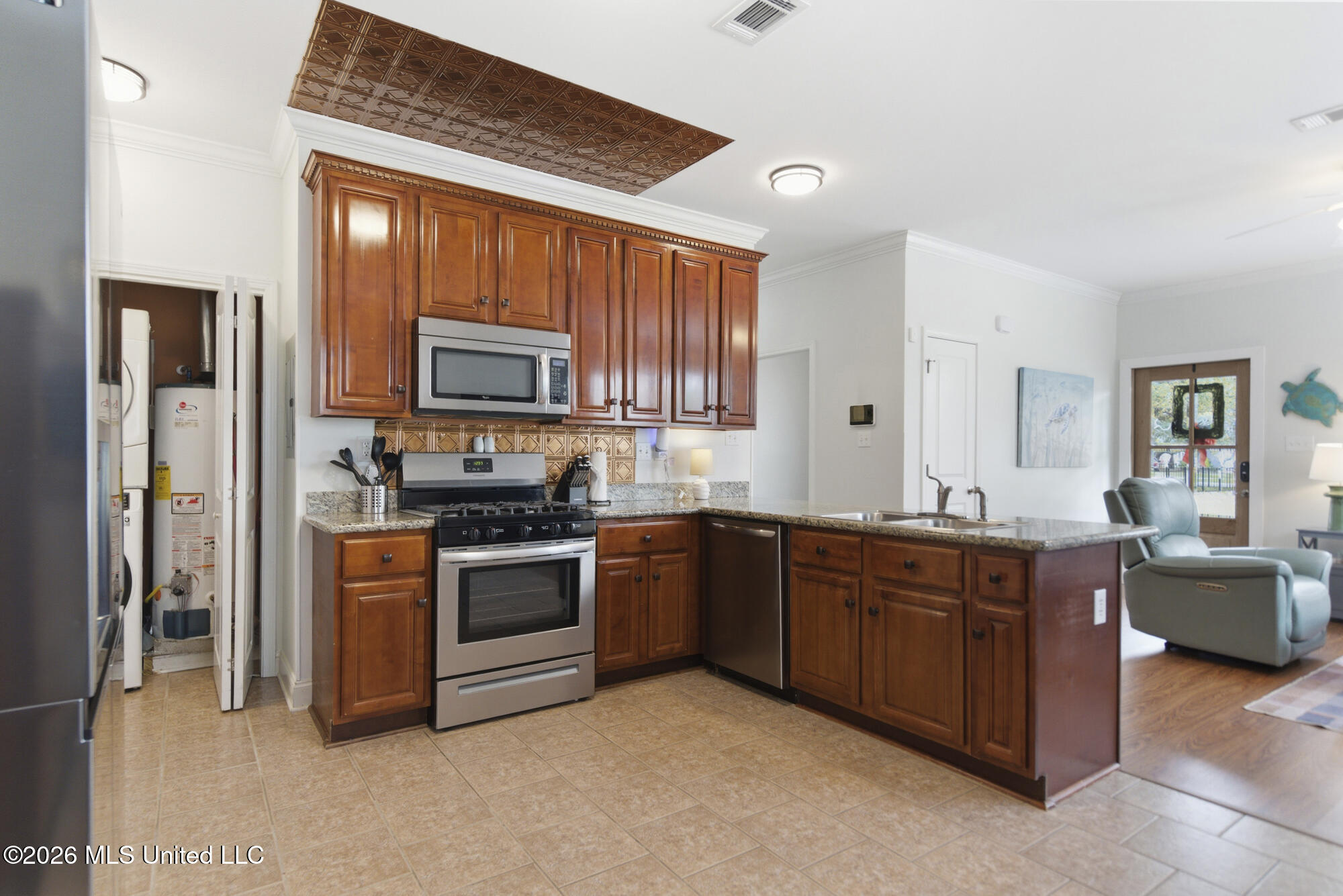 1619 Nichols Court Gulfport, MS 39501 - Photo 14 of 19 1619 Nichols Cookin With Gas