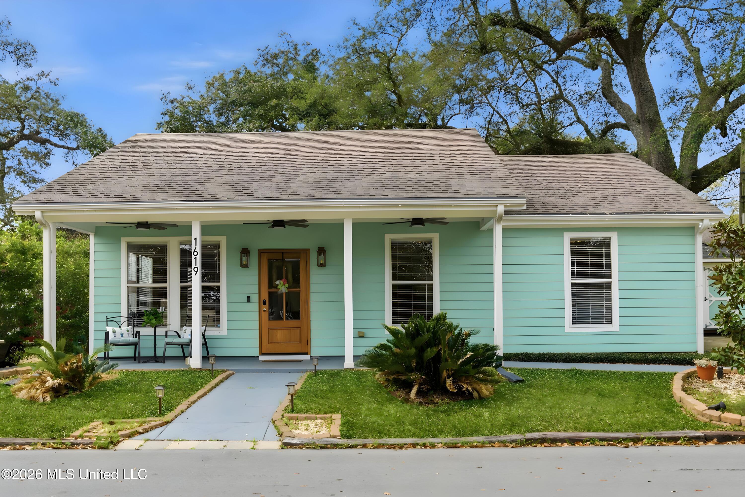 1619 Nichols Court Gulfport, MS 39501 - Photo 2 of 19 1619 Front (1)