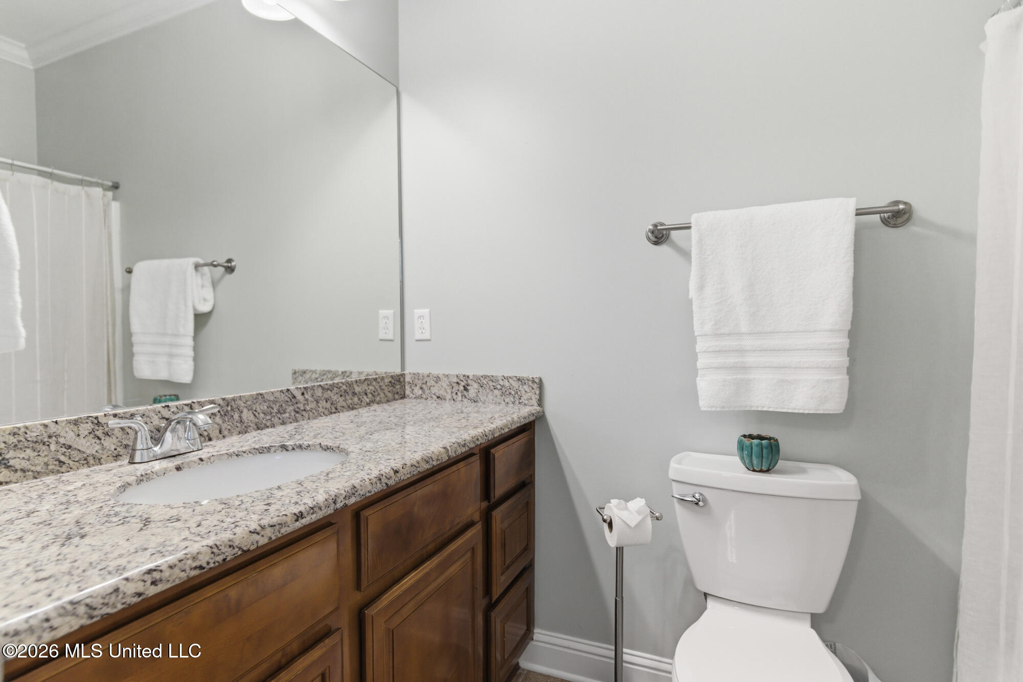 1619 Nichols Court Gulfport, MS 39501 - Photo 8 of 19 1619 Nichols en suite