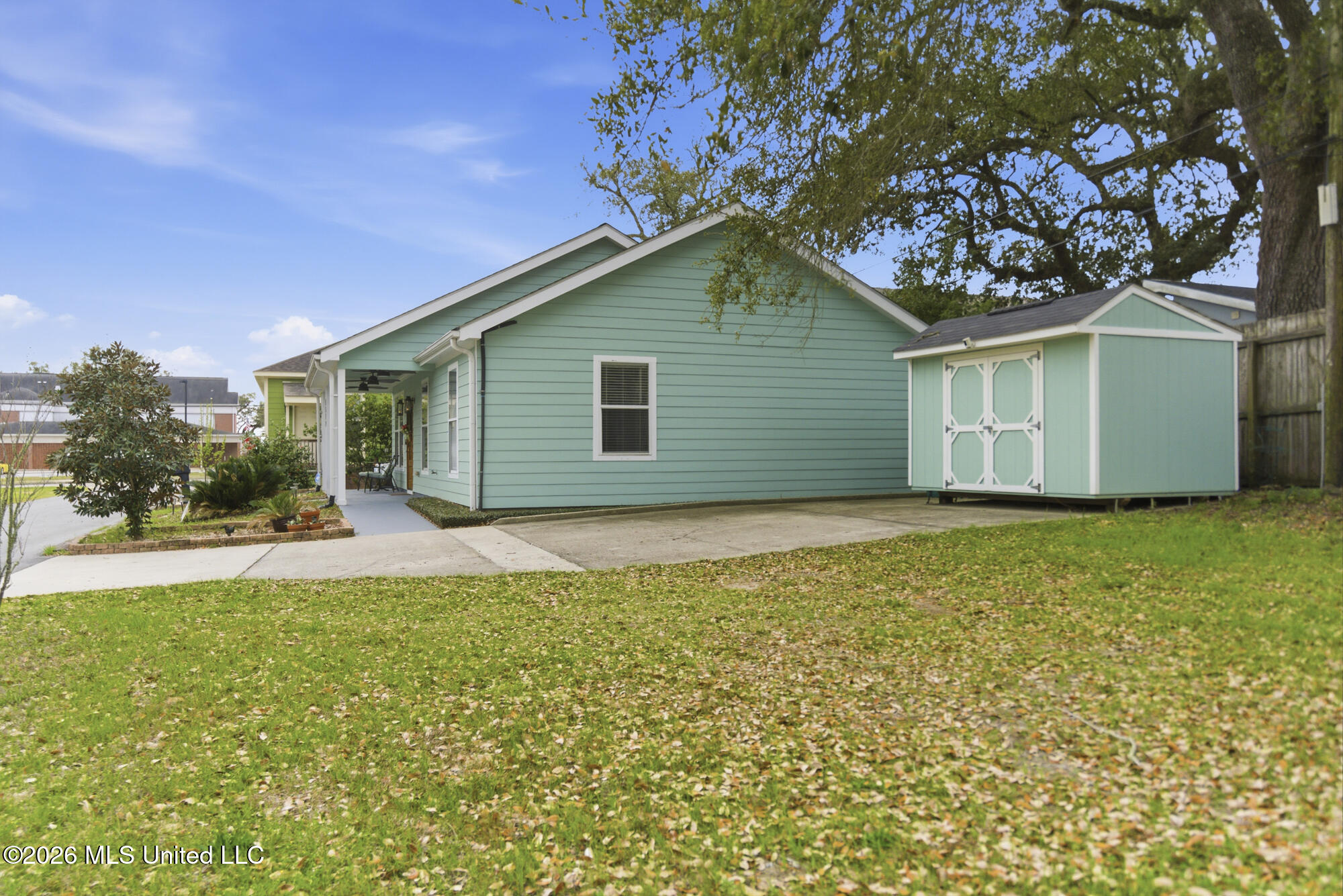 1619 Nichols Court Gulfport, MS 39501 - Photo 10 of 19 1619 Nichols Yard and Storage