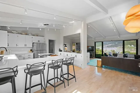 $5,250,000 | 169 Dipsea Road, Stinson Beach, CA 94970