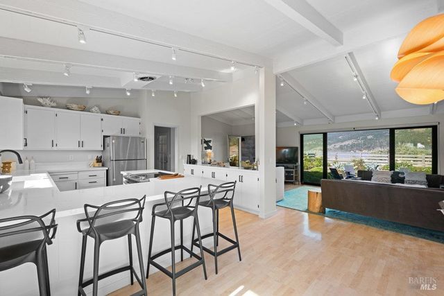 $5,250,000 | 169 Dipsea Road, Stinson Beach, CA 94970