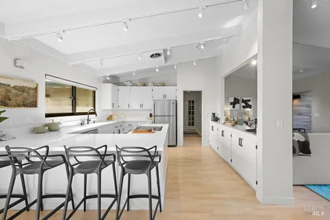 $5,250,000 | 169 Dipsea Road, Stinson Beach, CA 94970