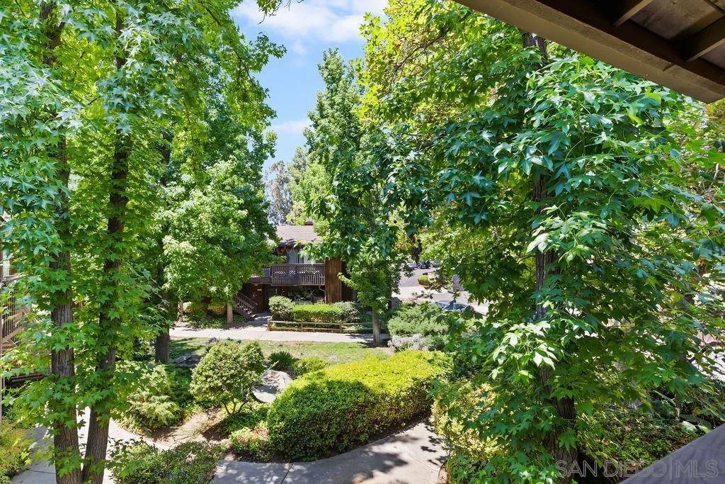 2157 Arnold Way, Unit 324 Alpine, CA 91901 - Photo 23 of 31 a view of yard with green space