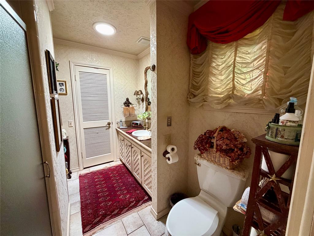 524 Magnolia Street Denton, TX 76201 - Photo 16 of 21 2 closet spaces