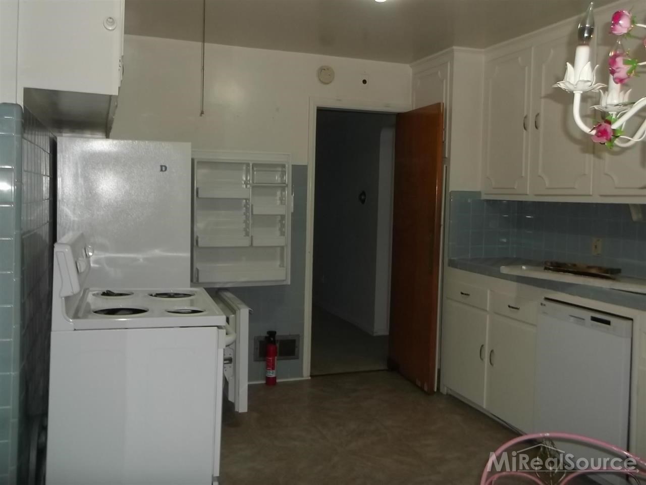 887 Harcourt Road Grosse Pointe, MI 48230 - Photo 9 of 25 31233849-8.JPG